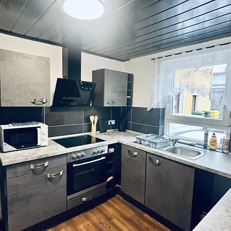 Einzelzimmer 2 Work - Suhitha's Gaestehaus Villingen-schwenningen