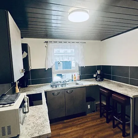 Einzelzimmer 2 Work - Suhitha's Gaestehaus Villingen-schwenningen *